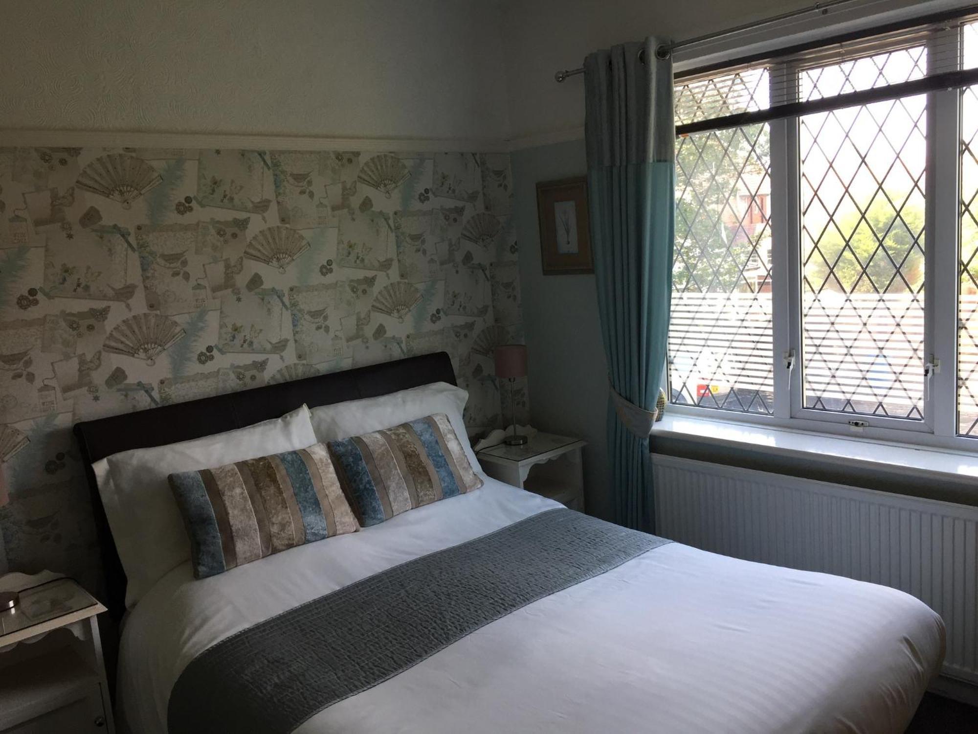 Bed and Breakfast Esjays At Knowles House Lytham St Annes Exterior foto